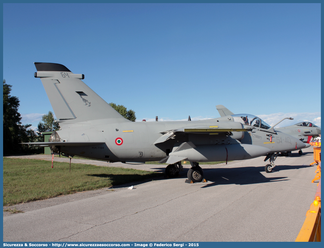 MM7164 / 51-40
Aeronautica Militare Italiana
Aeritalia Macchi Experimental AMX "Ghibli"
Parole chiave: A.M.I.;AMI;Aeronautica;Militare;Italiana;Aeritalia;Macchi;Experimental;AMX;Ghibli