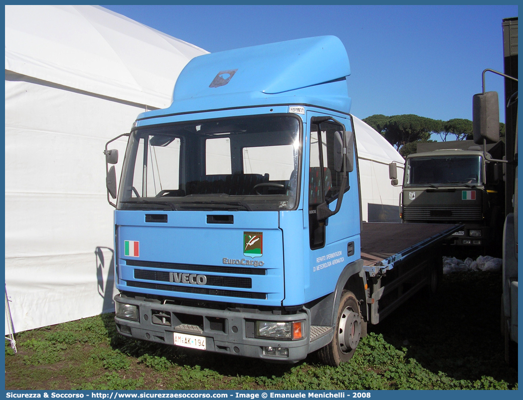 AM AK194
Aeronautica Militare Italiana
Servizio Metereologico
Iveco EuroCargo 80E18 I serie
Parole chiave: A.M.;A.M.I.;AM;AMI;Aeronautica;Militare;Italiana;Servizio;Metereologico;Iveco;EuroCargo;80E18;AK194