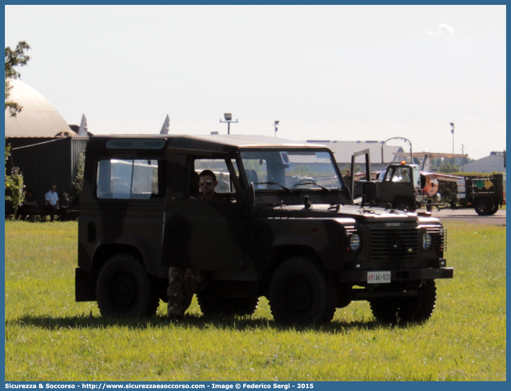 AM AK920
Aeronautica Militare Italiana
Land Rover Defender 90
Parole chiave: A.M.I.;AMI;Aeronautica;Militare;Italiana;Land Rover;Defender;90