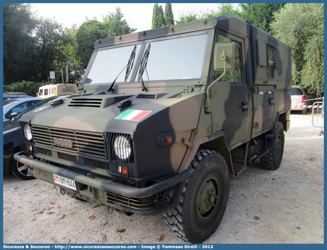 AM BM844
Aeronautica Militare Italiana
Iveco VM90T
Allestitore L.E.M. S.r.l.
Parole chiave: AM;A.M.;AMI;A.M.I.;Aeronautica;Militare;Italiana;Iveco;VM90;Telecomunicazioni;Comunicazioni;BM844