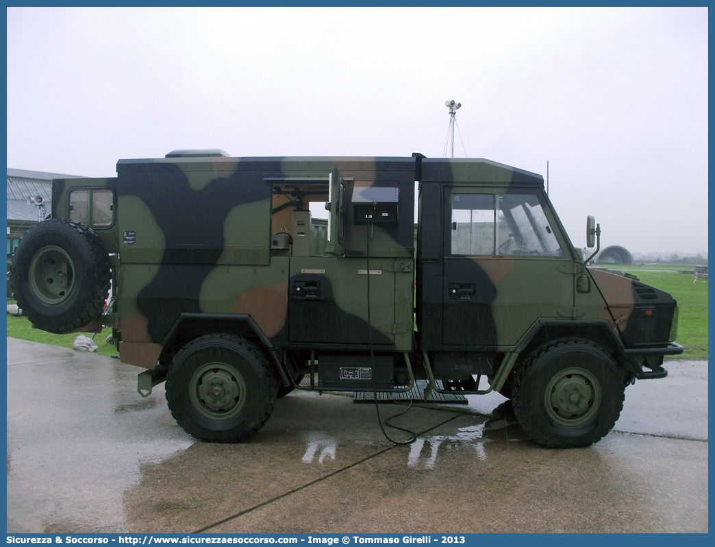 AM BM844
Aeronautica Militare Italiana
Iveco VM90T
Allestitore L.E.M. S.r.l.
Parole chiave: AM;A.M.;AMI;A.M.I.;Aeronautica;Militare;Italiana;Iveco;VM90;Telecomunicazioni;Comunicazioni;BM844