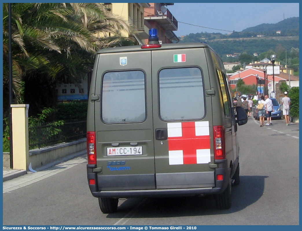 AM CC194
Aeronautica Militare Italiana
Servizio Sanitario
Fiat Ducato II serie restyling
Allestitore Bollanti S.r.l.
Parole chiave: AMI;A.M.I.;Aeronautica;Militare;Italiana;Servizio;Sanitario;Fiat;Ducato;Bollanti