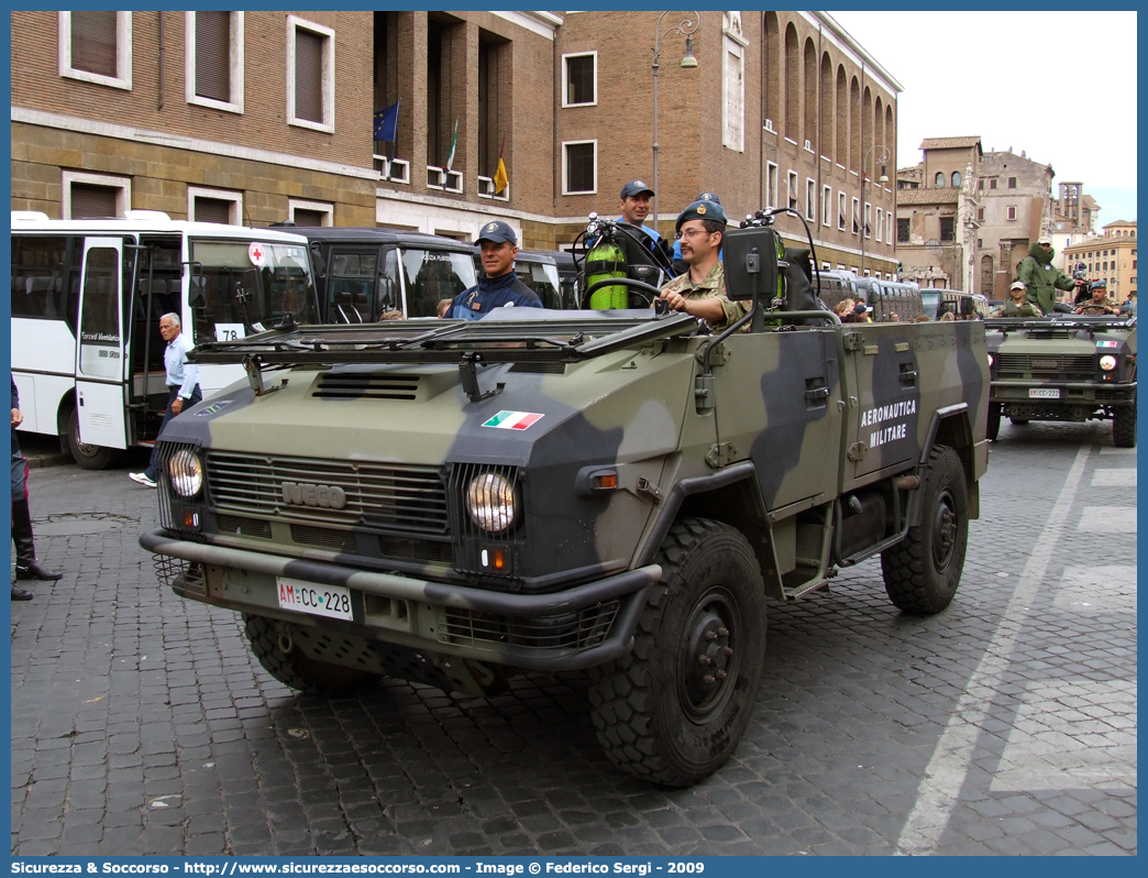 AM CC228
Aeronautica Militare Italiana
Iveco VM90T
Parole chiave: AMI;A.M.I.;Aeronautica;Militare;Italiana;Iveco;VM;90;VM90