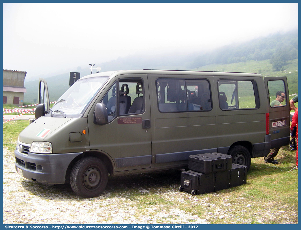 AM CC590
Aeronautica Militare Italiana
Fiat Ducato II serie restyling
I° Reparto Tecnico Comunicazioni
Squadriglia TLC
Aeroporto Padova
Parole chiave: AMI;A.M.I.;Aeronautica;Militare;Italiana;Fiat;Ducato;Telecomunicazioni;Tecnico;Comunicazioni;TLC