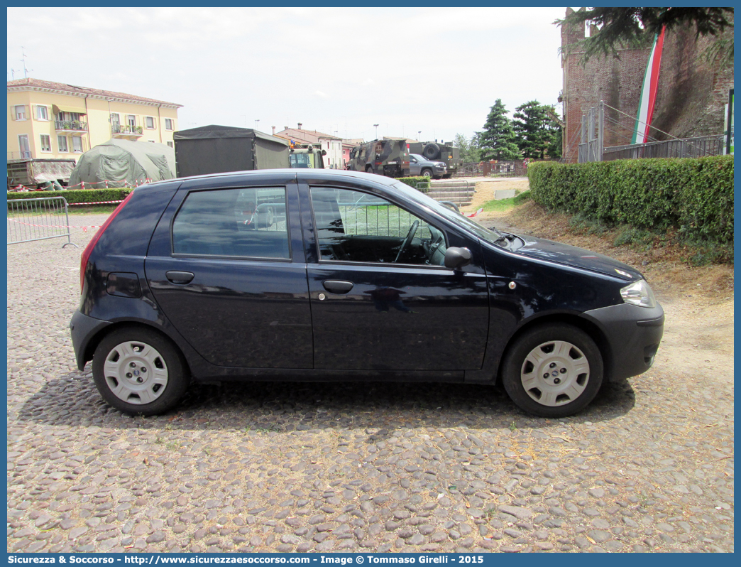 AM CI169
Aeronautica Militare Italiana
Fiat Punto III serie
Parole chiave: A.M.I.;AMI;Aeronautica;Militare;Italiana;Fiat;Punto