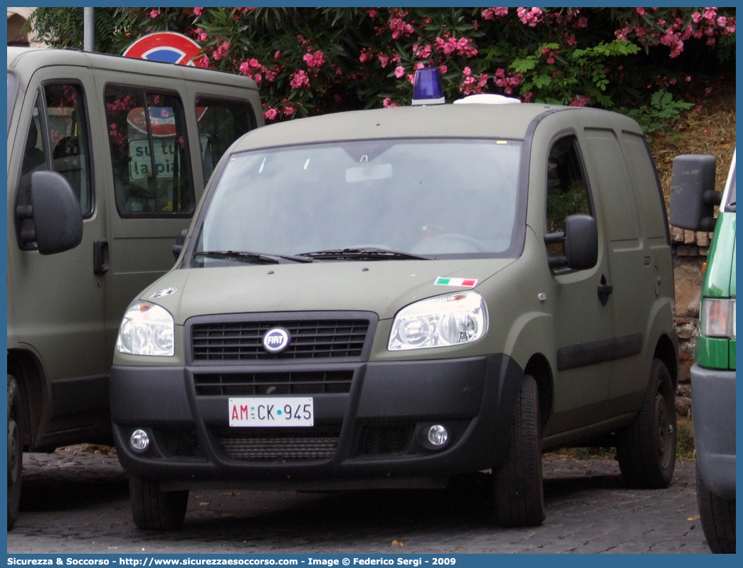 AM CK945
Arma dei Carabinieri
Reparto Carabinieri presso l'Aeronautica Militare
Fiat Doblò I serie restyling
Cinofili
Parole chiave: AM;A.M.;CC;C.C.;Arma;Carabinieri;Aeronautica;Militare;Fiat;Doblò;CK945;Cinofili