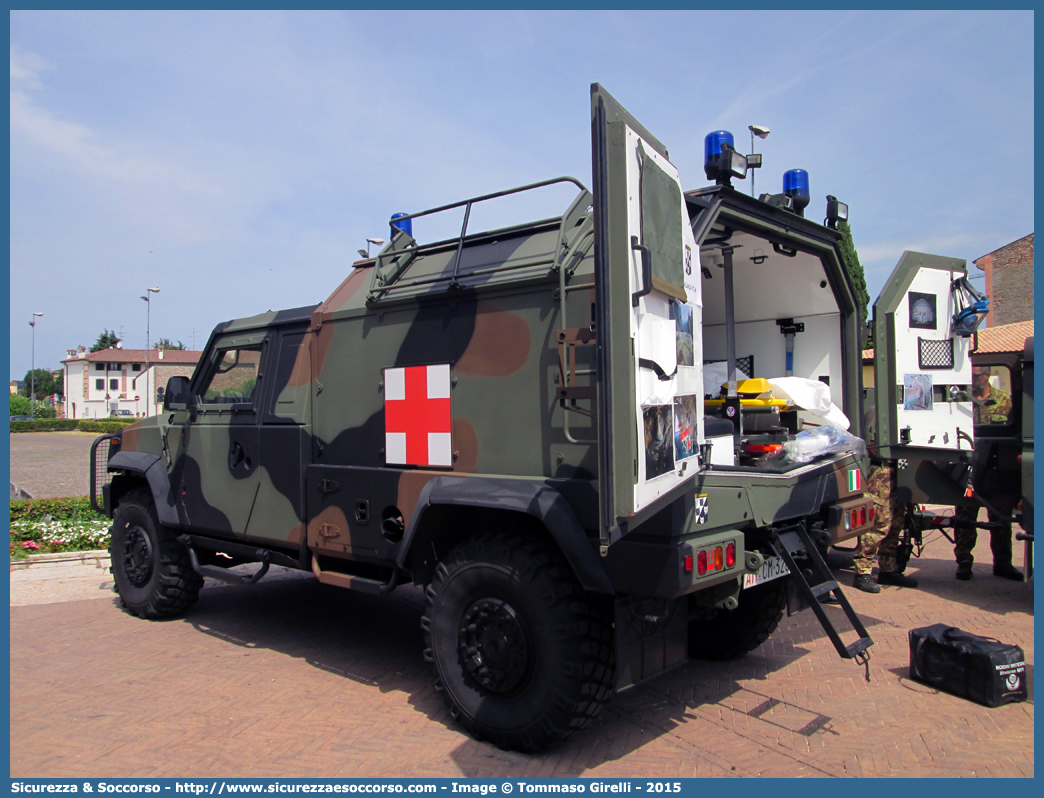 AM CM328
Aeronautica Militare Italiana
Servizio Sanitario
Iveco VTLM Lince
Parole chiave: AM;AMI;A.M.;A.M.I.;Aeronautica;Militare;Italiana;Servizio;Sanitario;Iveco;VTLM;V.T.L.M.;Lince;CM328