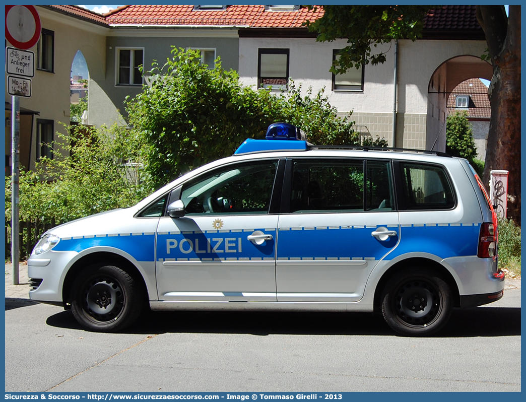 -
Bundesrepublik Deutschland
Landespolizei Berlin
Volkswagen Touran I generation facelift
Parole chiave: Repubblica;Federale;Germania;Bundesrepublik;Deutschland;Landespolizei;Polizei;Berlin;Volkswagen;Touran