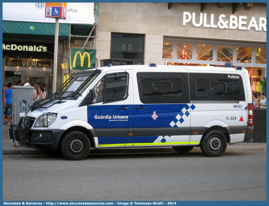 C324
Reino de España
Guardia Urbana Ayuntament de Barcelona
Mercedes Benz Sprinter II generation
Parole chiave: Regno di Spagna;Spagna;Espana;España;Reino de España;Guardia;Urbana;Ayuntament;Barcelona;Mercedes;Benz;Sprinter