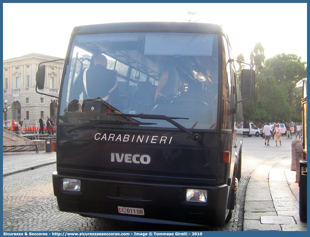 CC 011DB
Arma dei Carabinieri
Iveco 370S Turbo
Parole chiave: CC;C.C.;Arma;dei;Carabinieri;Bus;Minibus;Iveco;370;S;Turbo;011DB