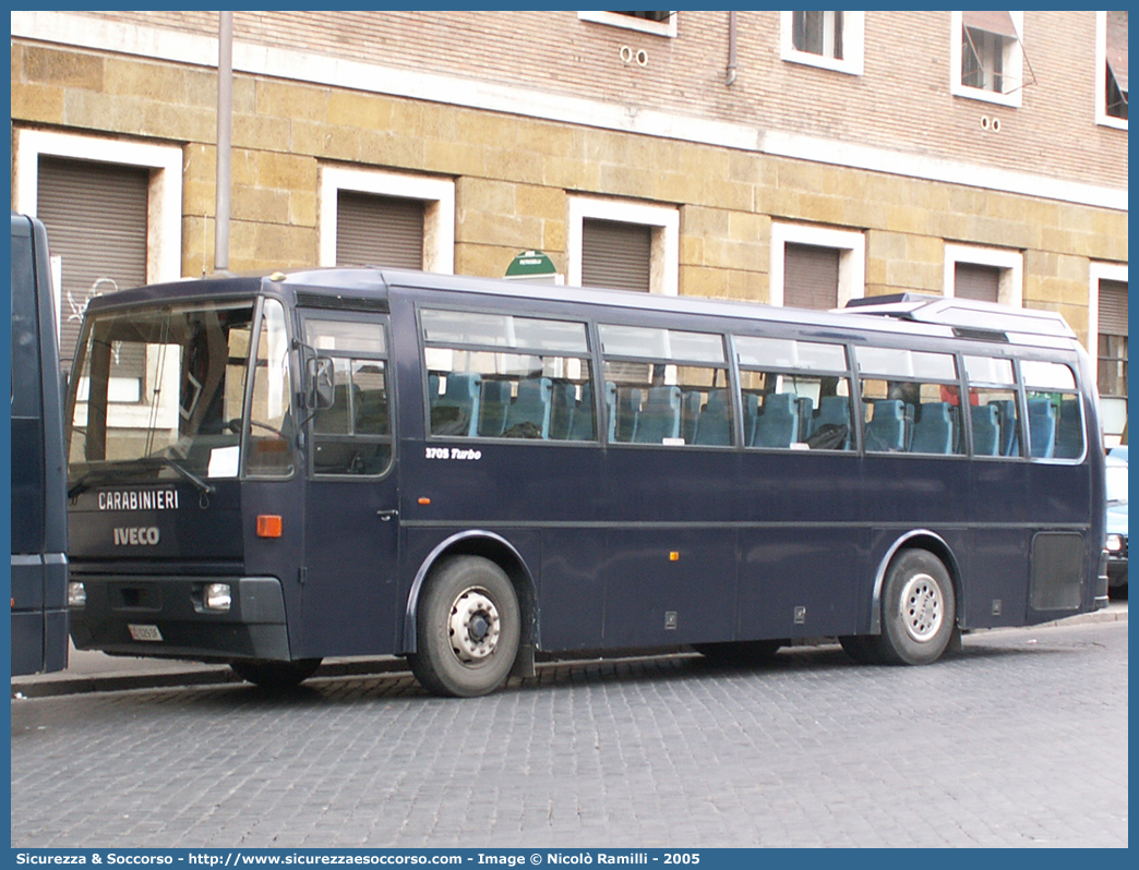 CC 029DF
Arma dei Carabinieri
Iveco 370S Turbo
Parole chiave: CC;C.C.;Arma;dei;Carabinieri;Bus;Minibus;Iveco;370;S;Turbo;029DF