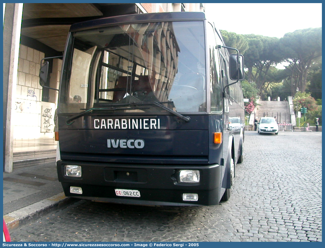 CC 062CC
Arma dei Carabinieri
Iveco 370S Turbo
Parole chiave: CC;C.C.;Arma;dei;Carabinieri;Bus;Minibus;Iveco;370;S;Turbo;062CC