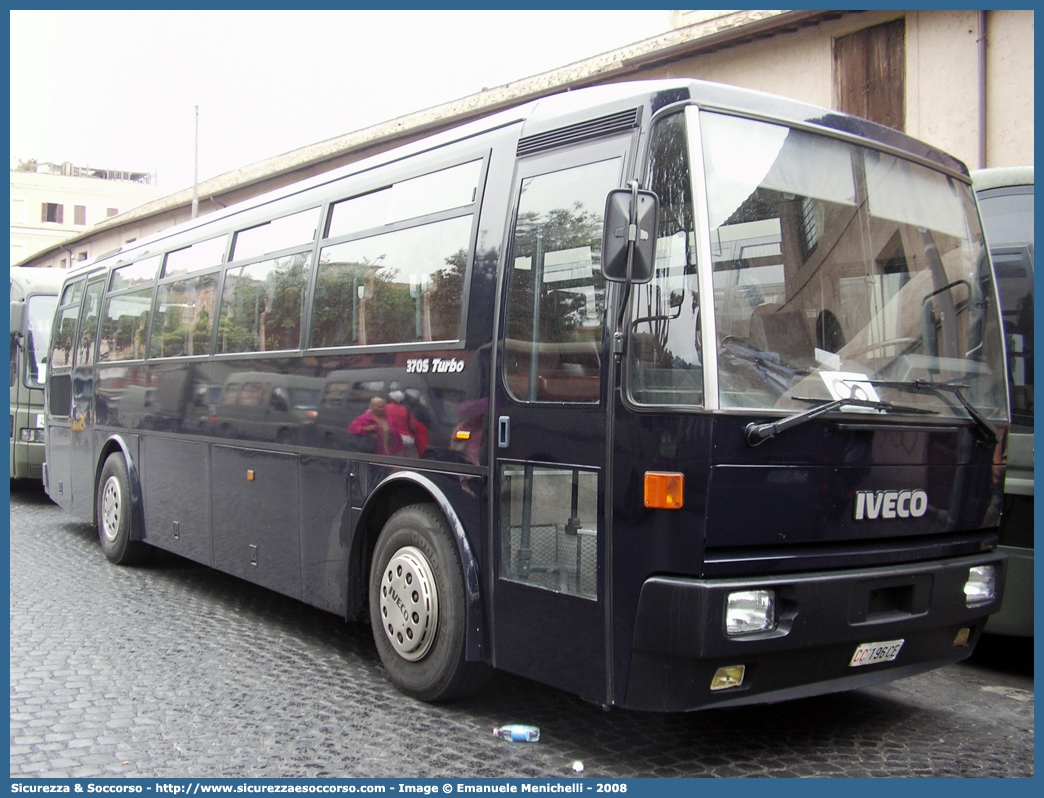 CC 196CE
Arma dei Carabinieri
Iveco 370S Turbo
Parole chiave: CC;C.C.;Arma;dei;Carabinieri;Bus;Minibus;Iveco;370;S;Turbo;196CE