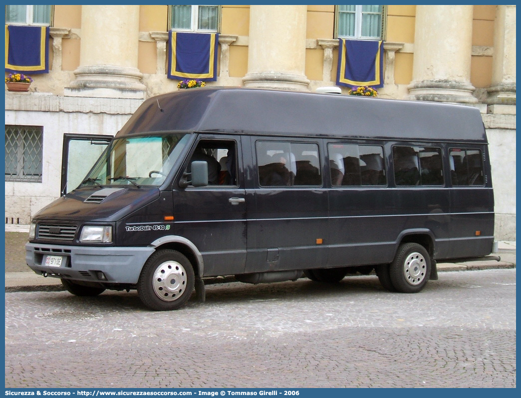 CC 971DE
Arma dei Carabinieri
Iveco Daily 45-10 II serie
Parole chiave: CC;C.C.;Arma;dei;Carabinieri;Bus;Minibus;Iveco;Daily;45-10;45.10;45;10