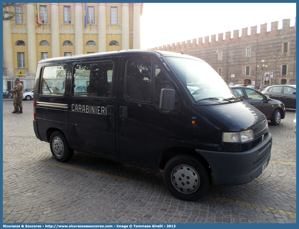 CC AB764
Arma dei Carabinieri
Fiat Ducato II serie
Parole chiave: CC;C.C.;dei;Arma;Carabinieri;Bus;Minibus;Fiat;Ducato;AB764