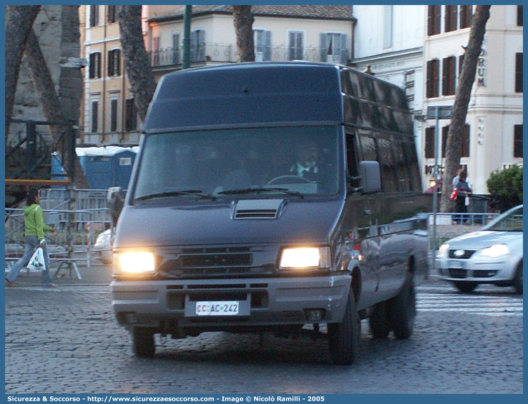 CC AC242
Arma dei Carabinieri
Iveco Daily 45-10 II serie
Parole chiave: CC;C.C.;Arma;dei;Carabinieri;Bus;Minibus;Iveco;Daily;45-10;45.10;45;10