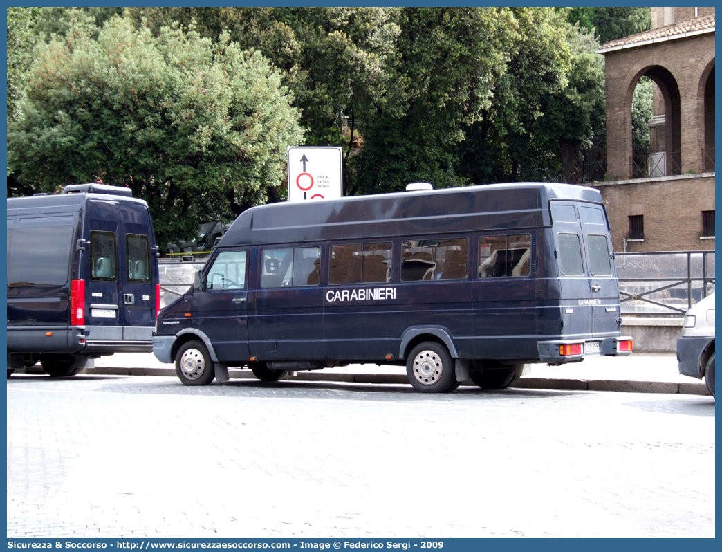 CC AQ266
Arma dei Carabinieri
Iveco Daily 45-10 II serie
Parole chiave: CC;C.C.;Arma;dei;Carabinieri;Bus;Minibus;Iveco;Daily;45-10;45.10;45;10