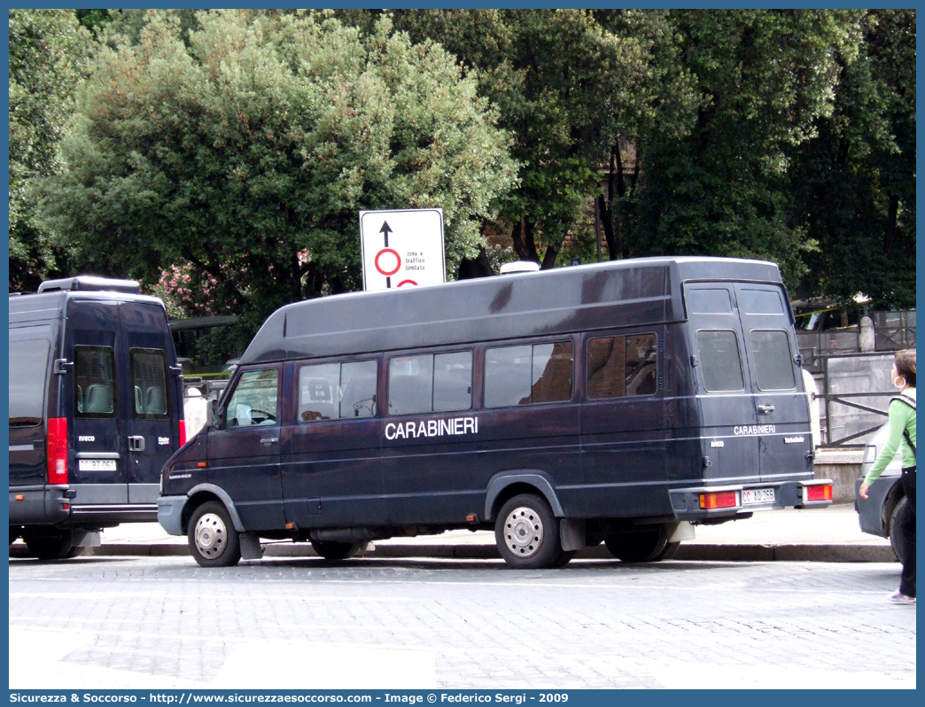 CC AQ266
Arma dei Carabinieri
Iveco Daily 45-10 II serie
Parole chiave: CC;C.C.;Arma;dei;Carabinieri;Bus;Minibus;Iveco;Daily;45-10;45.10;45;10