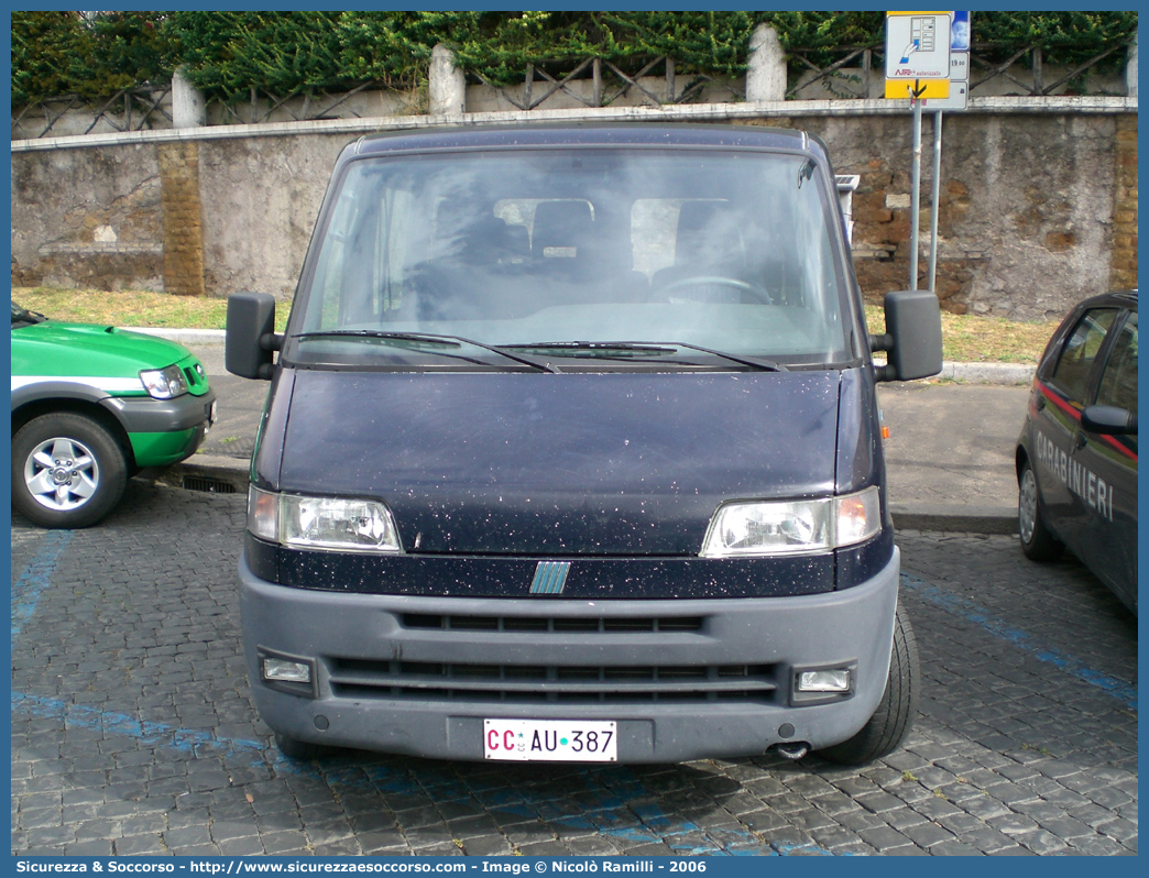 CC AU387
Arma dei Carabinieri
Fiat Ducato II serie
Parole chiave: CC;C.C.;dei;Arma;Carabinieri;Bus;Minibus;Fiat;Ducato;AU387