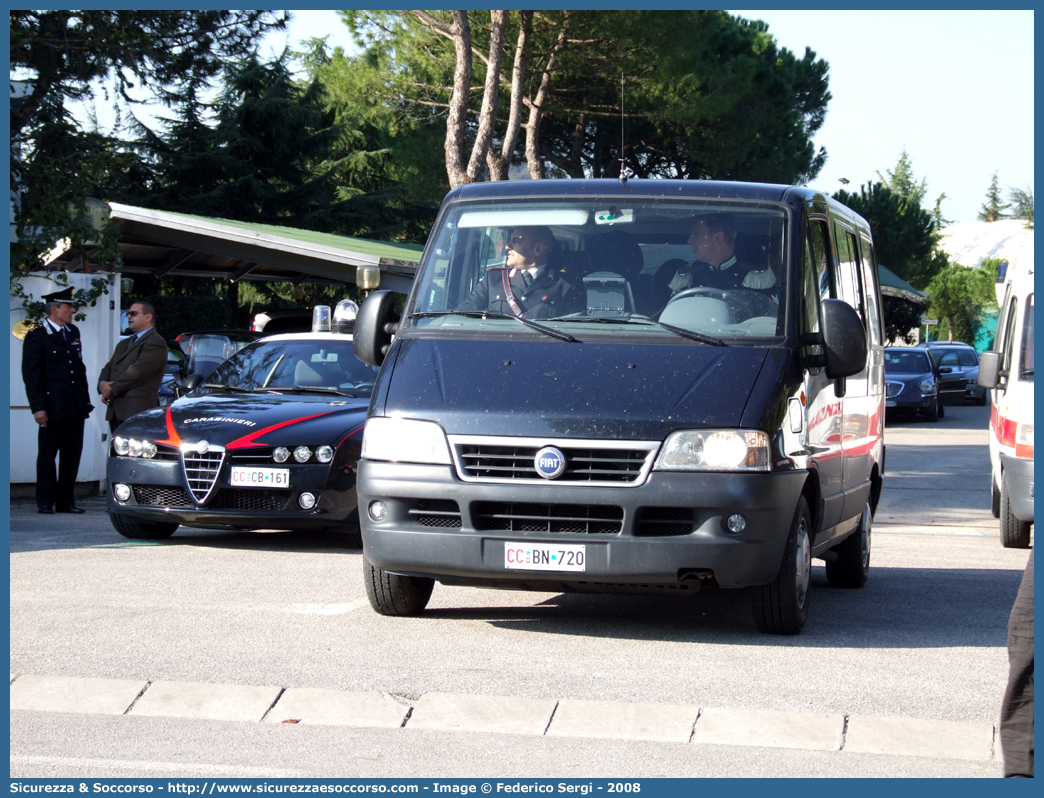 CC BN720
Arma dei Carabinieri
Fiat Ducato II serie restyling
Parole chiave: CC;C.C.;dei;Arma;Carabinieri;Bus;Minibus;Fiat;Ducato;BN720