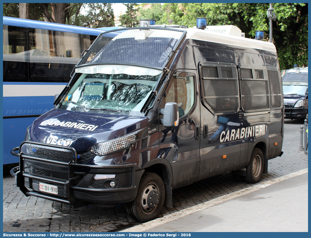 CC DI910
Arma dei Carabinieri
Battaglioni Mobili
Iveco Daily 50C17 VI serie
Allestitore Sperotto S.p.A.
(I fornitura)
