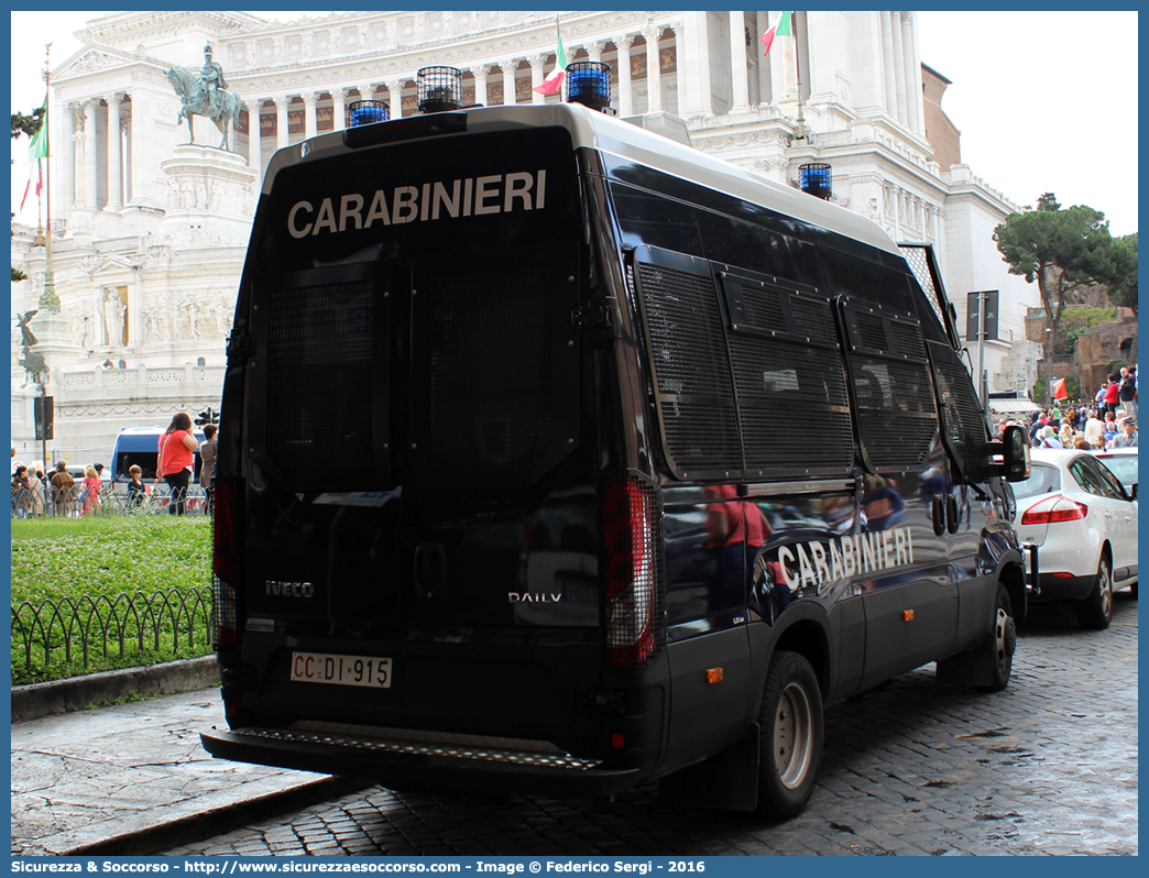 CC DI915
Arma dei Carabinieri
Battaglioni Mobili
Iveco Daily 50C17 VI serie
Allestitore Sperotto S.p.A.
(I fornitura)
Parole chiave: CC;C.C.;Arma;Carabinieri;Battaglioni Mobili;Battaglione Mobile;Iveco;Daily;50C17;Blindato;Ordine Pubblico;Sperotto