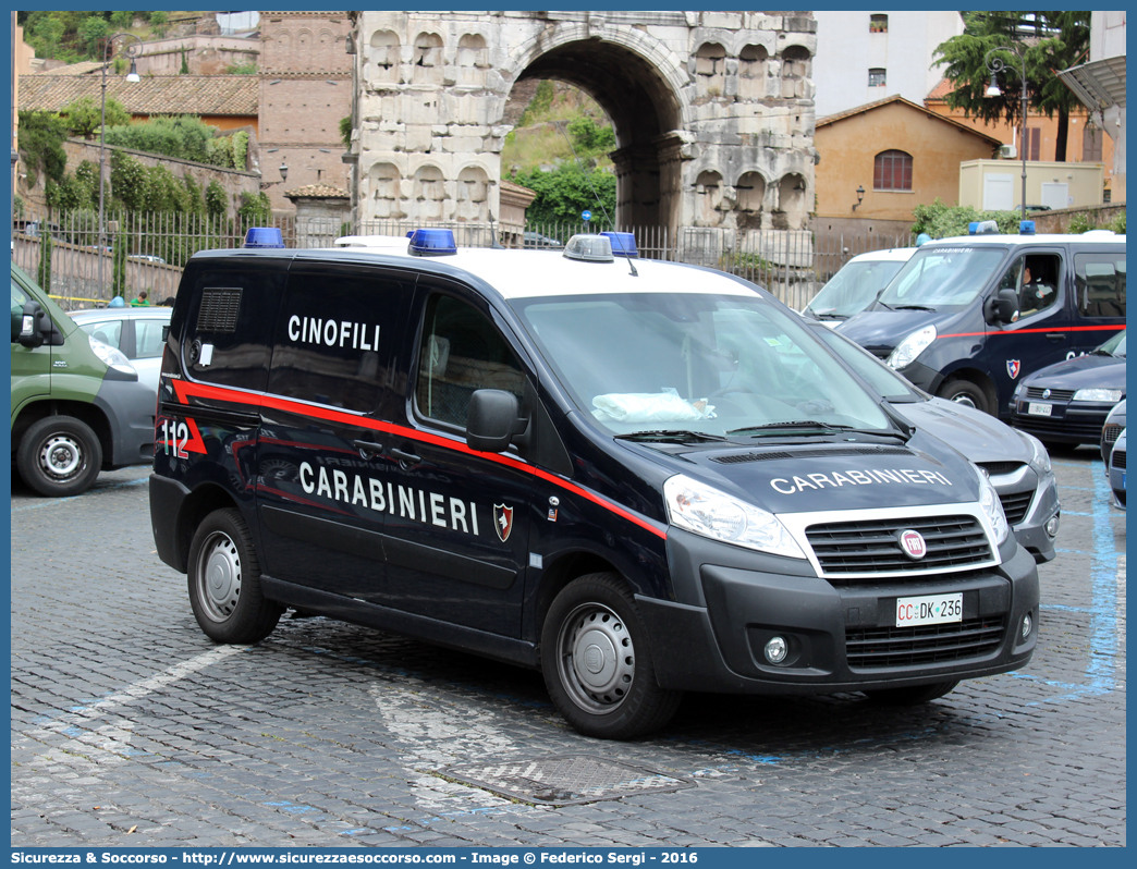 CC DK236
Arma dei Carabinieri
Centro e Nuclei Cinofili
Fiat Scudo IV serie
Allestitore Elevox S.r.l.
Parole chiave: CC;C.C.;Arma;dei;Carabinieri;Centro;Nuclei;Cinofili;Fiat;Scudo;Elevox