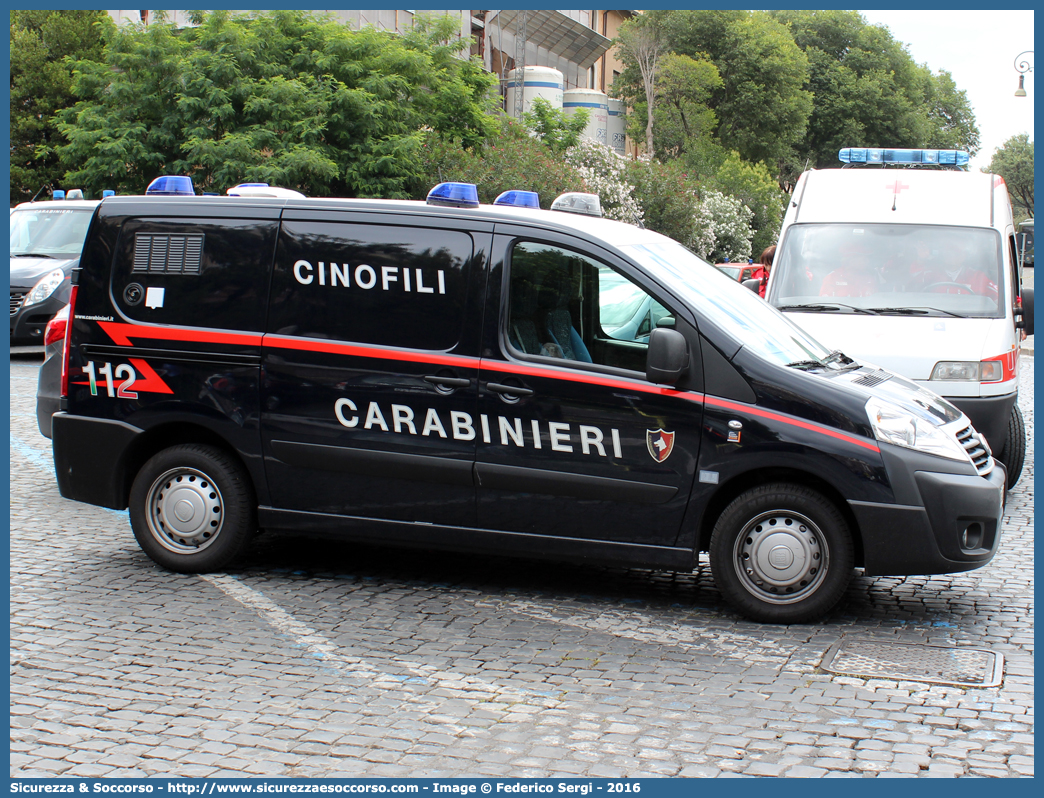 CC DK236
Arma dei Carabinieri
Centro e Nuclei Cinofili
Fiat Scudo IV serie
Allestitore Elevox S.r.l.
Parole chiave: CC;C.C.;Arma;dei;Carabinieri;Centro;Nuclei;Cinofili;Fiat;Scudo;Elevox