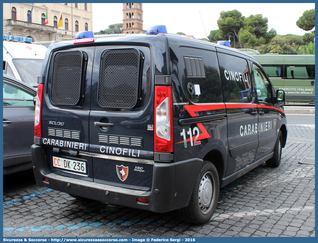 CC DK236
Arma dei Carabinieri
Centro e Nuclei Cinofili
Fiat Scudo IV serie
Allestitore Elevox S.r.l.
Parole chiave: CC;C.C.;Arma;dei;Carabinieri;Centro;Nuclei;Cinofili;Fiat;Scudo;Elevox