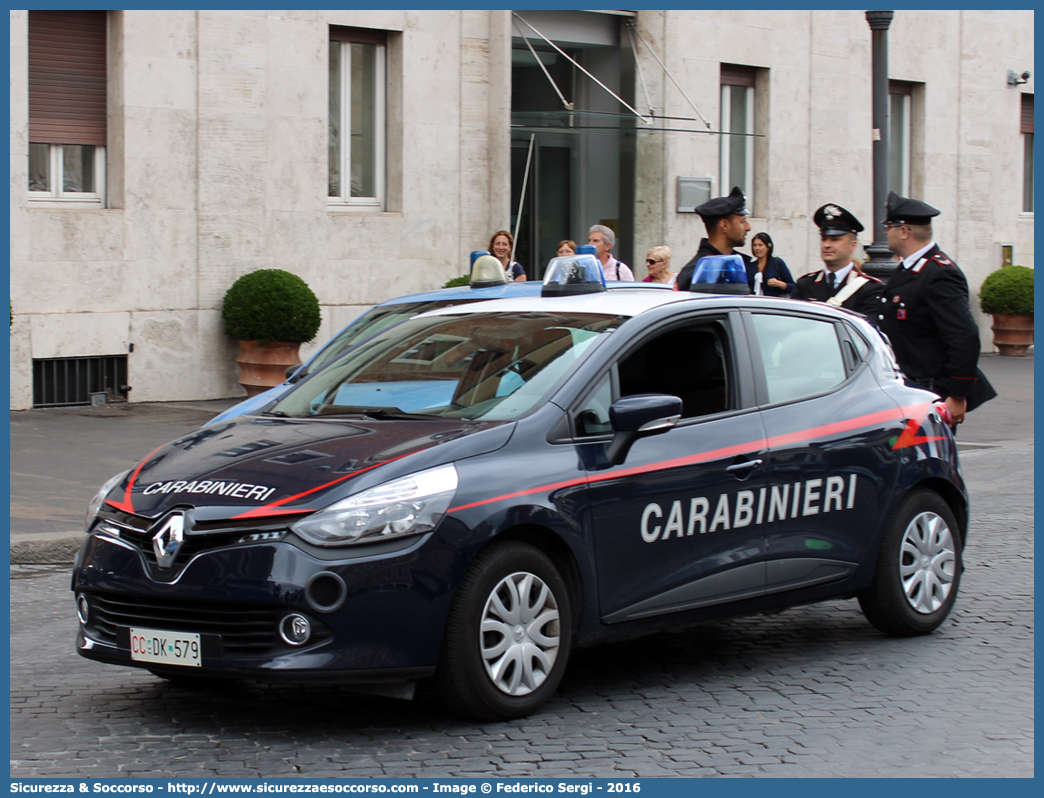 CC DK579
Arma dei Carabinieri
Renault Clio VI serie
Allestitore Focaccia Group S.r.l.
Parole chiave: CC;C.C.;Arma;dei;Carabinieri;Nucleo;Radiomobile;Radio;Mobile;Pattuglia;Pattuglie;Mobile;Mobili;di;Zona;Focaccia;Renault;Clio