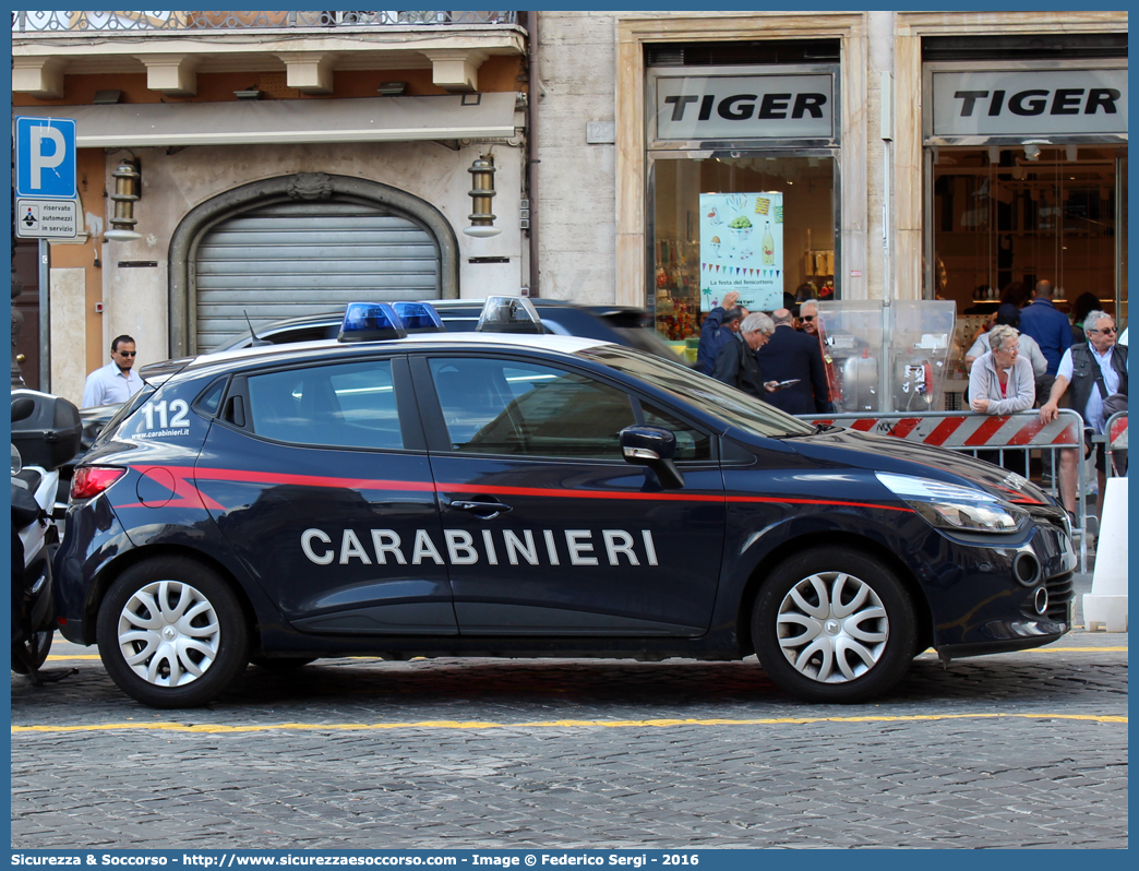 CC DK579
Arma dei Carabinieri
Renault Clio VI serie
Allestitore Focaccia Group S.r.l.
Parole chiave: CC;C.C.;Arma;dei;Carabinieri;Nucleo;Radiomobile;Radio;Mobile;Pattuglia;Pattuglie;Mobile;Mobili;di;Zona;Focaccia;Renault;Clio