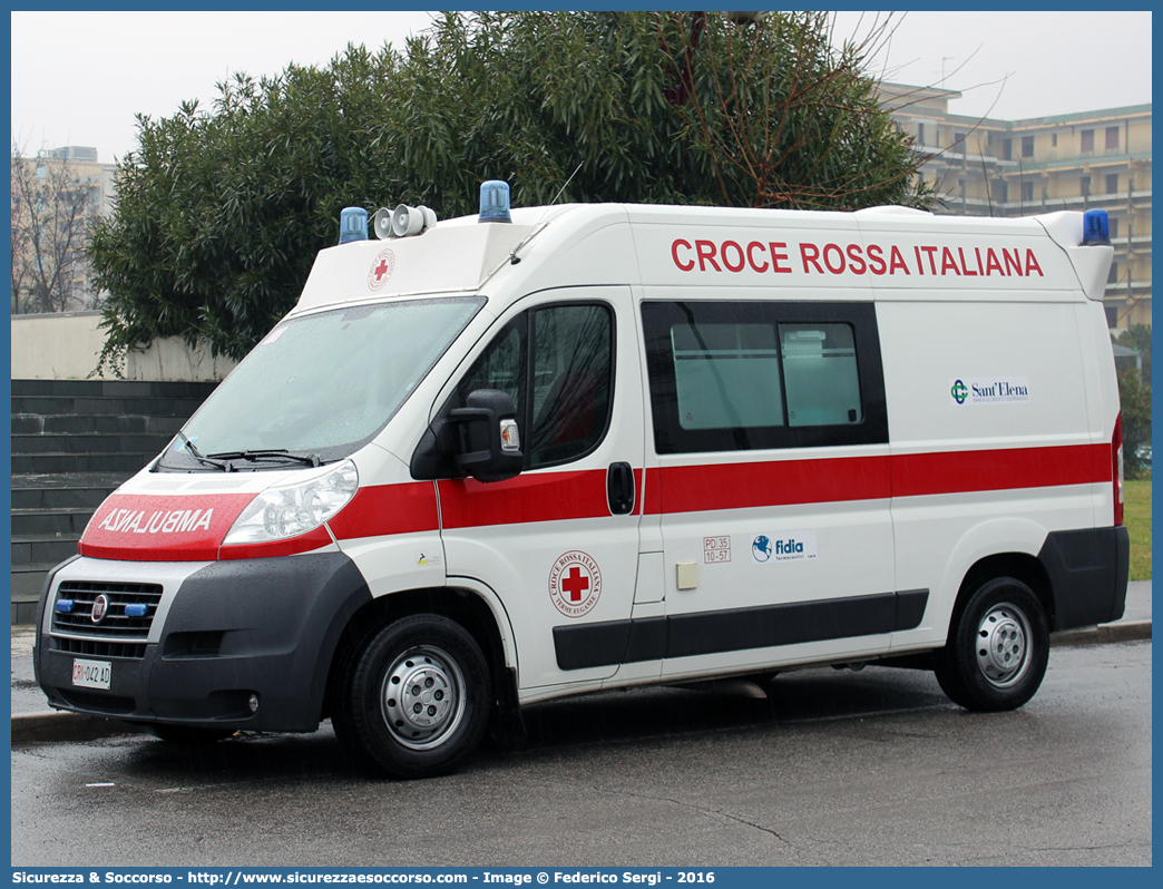 CRI 042AD
Croce Rossa Italiana
Terme Euganee (PD)
Fiat Ducato III serie
Allestitore Boneschi S.r.l. 
Parole chiave: Croce;Rossa;Italiana;CRI;C.R.I.;Ambulanza;Fiat;Ducato;X250;Terme;Euganee;Boneschi