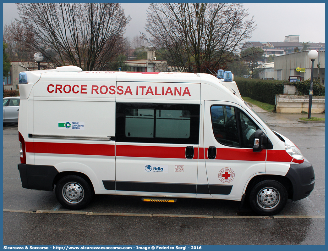 CRI 042AD
Croce Rossa Italiana
Terme Euganee (PD)
Fiat Ducato III serie
Allestitore Boneschi S.r.l. 
Parole chiave: Croce;Rossa;Italiana;CRI;C.R.I.;Ambulanza;Fiat;Ducato;X250;Terme;Euganee;Boneschi