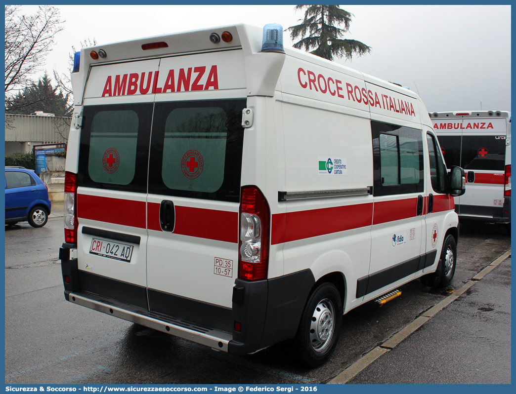 CRI 042AD
Croce Rossa Italiana
Terme Euganee (PD)
Fiat Ducato III serie
Allestitore Boneschi S.r.l. 
Parole chiave: Croce;Rossa;Italiana;CRI;C.R.I.;Ambulanza;Fiat;Ducato;X250;Terme;Euganee;Boneschi