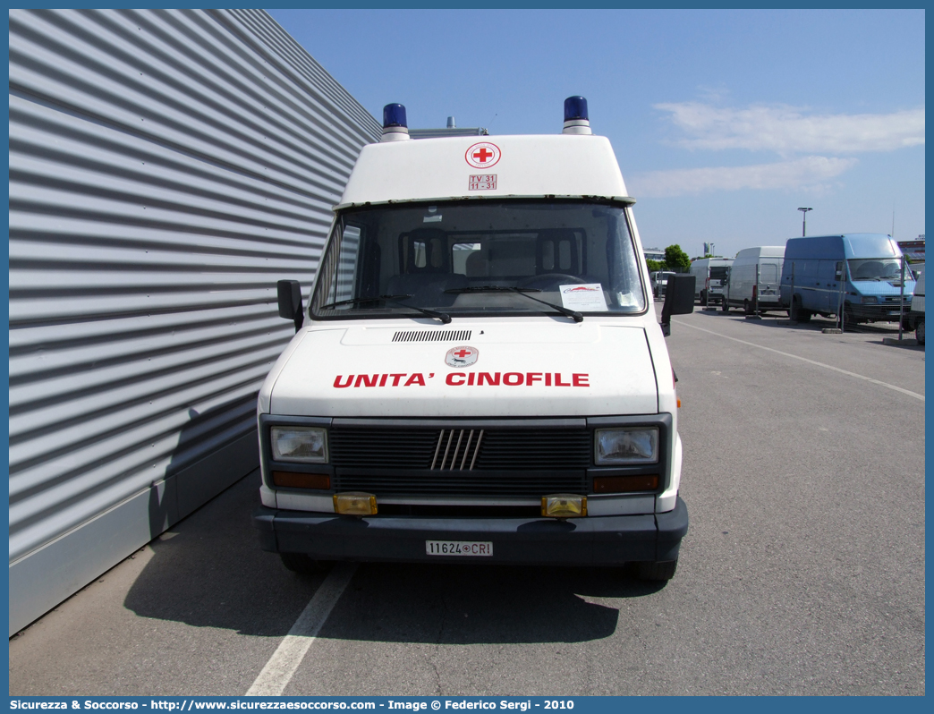 CRI 11624
Croce Rossa Italiana
Treviso (TV)
Fiat Ducato I serie
Unità Cinofile
Parole chiave: CRI;C.R.I.;Croce Rossa Italiana;Cinofili;Unità;Cinofila;Cinofile;Soccorsi;Speciali;Fiat;Ducato