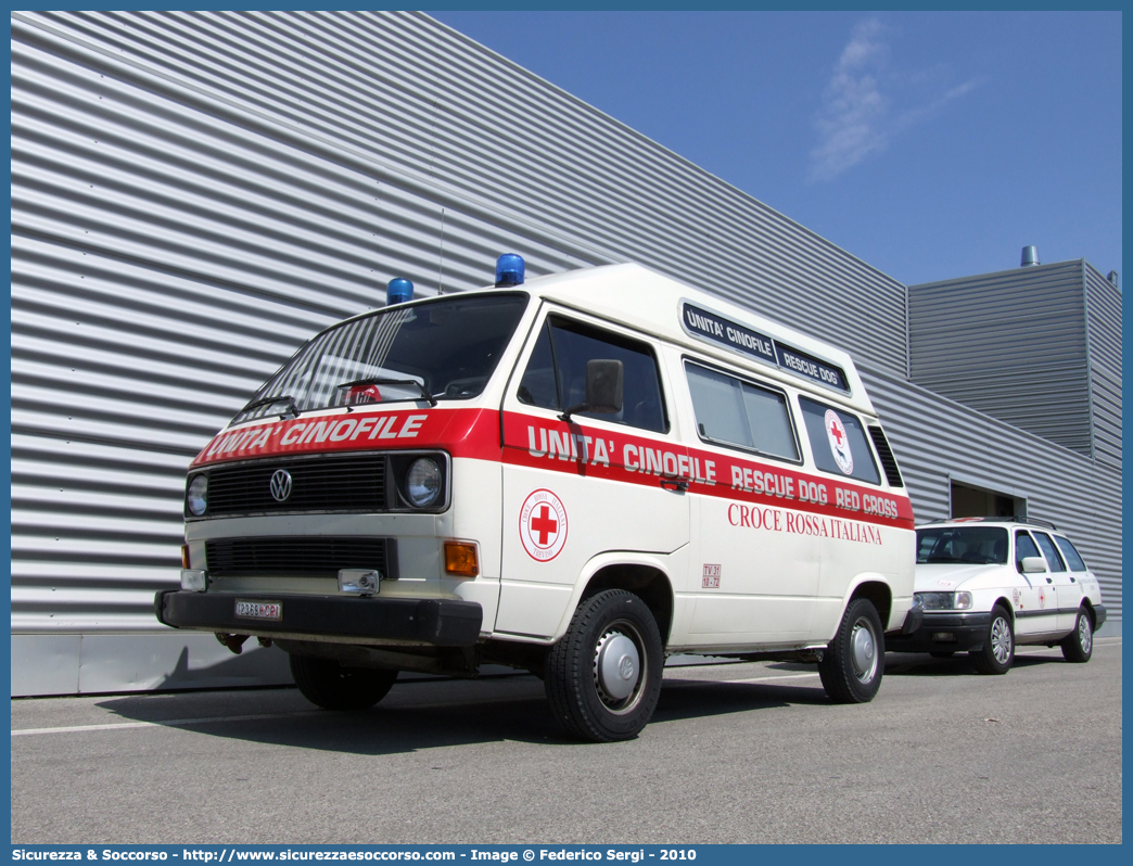 CRI 12369
Croce Rossa Italiana
Treviso
Volkswagen Transporter T3
Unità Cinofila
Parole chiave: CRI;C.R.I.;Croce Rossa Italiana;Cinofili;Unità;Cinofila;Cinofile;Soccorsi;Speciali;Volkswagen;Transporter;T3