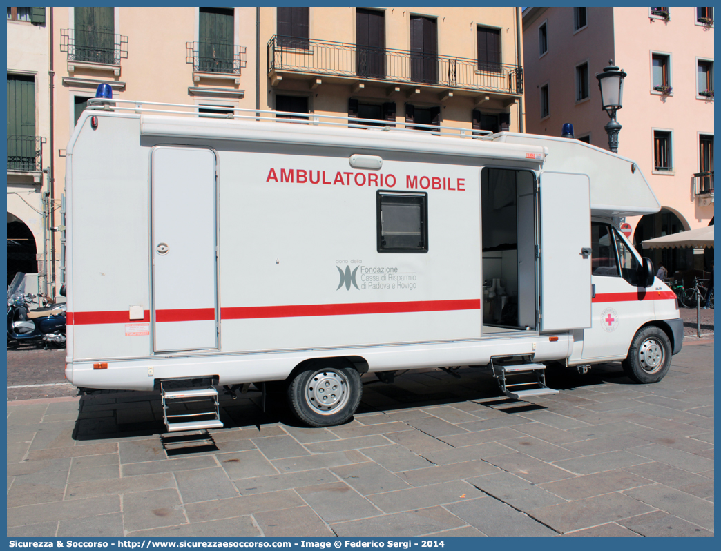 CRI A2737
Croce Rossa Italiana
Rovigo
Fiat Ducato II serie
Ambulatorio Mobile
Parole chiave: CRI;C.R.I.;Croce Rossa Italiana;Rovigo;Fiat;Ducato;Ambulatorio;Mobile