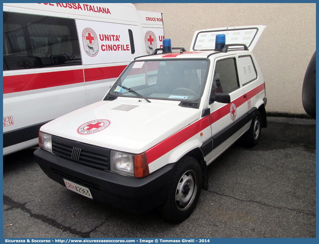 CRI A2963
Croce Rossa Italiana
Milano
Fiat Panda 4x4 II serie
Unità Cinofile
Parole chiave: CRI;C.R.I.;Croce Rossa Italiana;Cinofili;Unità;Cinofila;Cinofile;Soccorsi;Speciali;Fiat;Panda;4x4