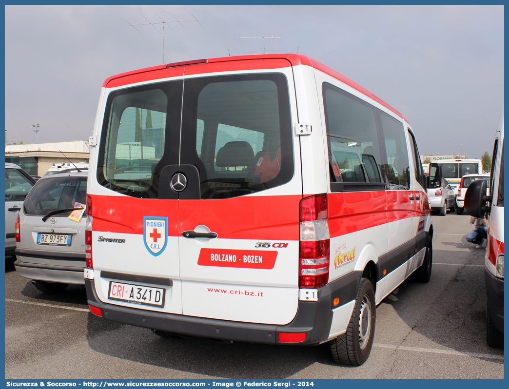 CRI A341D
Croce Rossa Italiana
Bolzano - Bozen
Mercedes Benz Sprinter II serie
Parole chiave: CRI;C.R.I.;Croce Rossa Italiana;Bolzano;Bozen;Mercedes;Benz;Sprinter