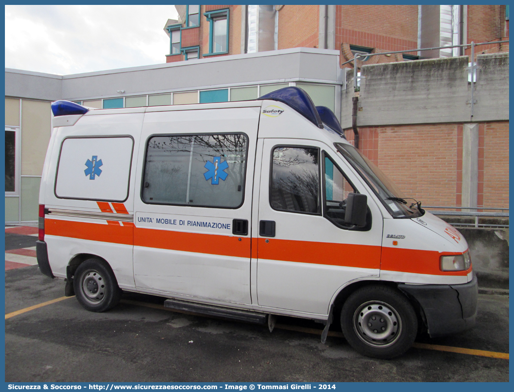 19
Croce Azzurra Fano
Fiat Ducato II serie
Allestitore Aricar S.p.A.
Parole chiave: Croce;Azzurra;Fano;Fiat;Ducato;Aricar;Ambulanza