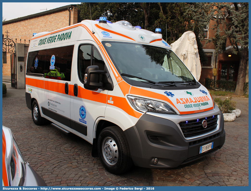 202
Pia Opera Croce Verde Padova
Fiat Ducato III serie restyling
Allestitore Ambitalia S.p.A.
Ambulanza Pediatrica "Polly"
Parole chiave: Pia;Opera;Croce;Verde;Padova;Ambulanza;Fiat;Ducato;X290;Ambitalia