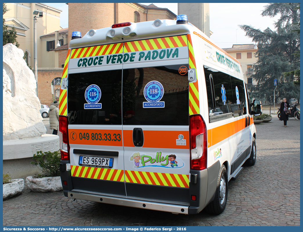 202
Pia Opera Croce Verde Padova
Fiat Ducato III serie restyling
Allestitore Ambitalia S.p.A.
Ambulanza Pediatrica "Polly"
Parole chiave: Pia;Opera;Croce;Verde;Padova;Ambulanza;Fiat;Ducato;X290;Ambitalia