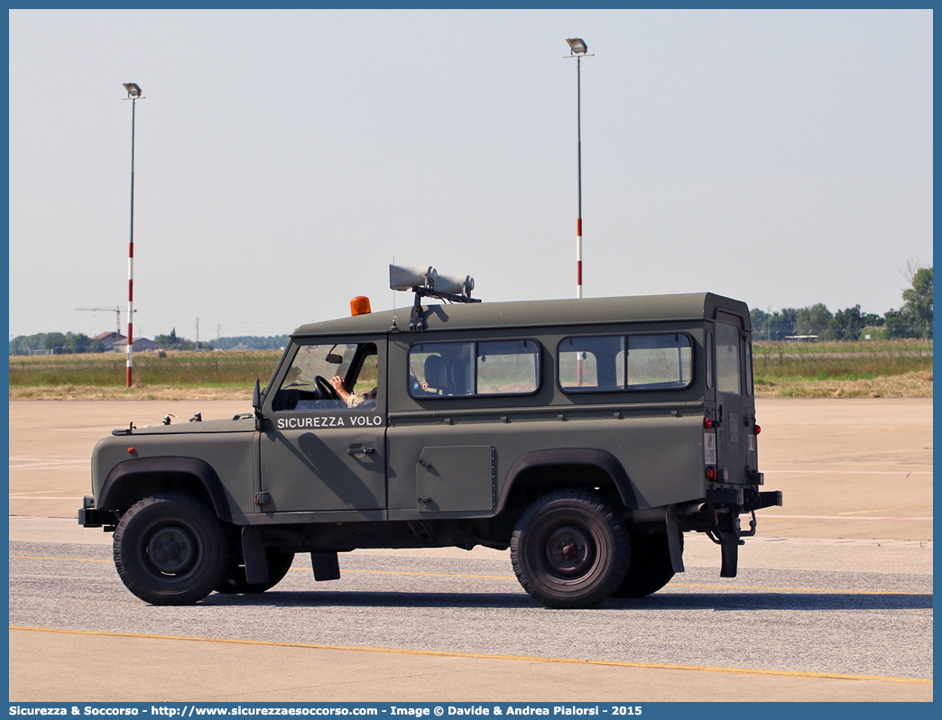 AM AI080
Aeronautica Militare Italiana
Sicurezza Volo
Land Rover Defender 110
Parole chiave: AMI;A.M.I.;Aeronautica;Militare;Italiana;Servizio;Antincendio;Land;Rover;Defender;110;Sicurezza;Volo