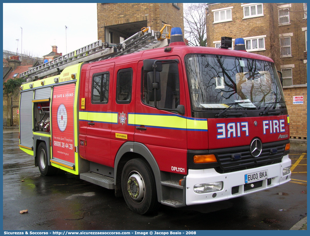 DPL1121
United Kingdom of Great Britain and Northern Ireland
London Fire Brigade
Dual Purpose Ladder
Mercedes Benz Atego 1325 II generation
Parole chiave: United;Kingdom;Great;Britain;Northern;Ireland;London;Fire;Brigade;Mercedes;Benz;Atego;1325;DPL;Dual;Purpose;Ladder