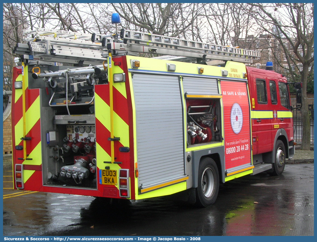 DPL1121
United Kingdom of Great Britain and Northern Ireland
London Fire Brigade
Dual Purpose Ladder
Mercedes Benz Atego 1325 II generation
Parole chiave: United;Kingdom;Great;Britain;Northern;Ireland;London;Fire;Brigade;Mercedes;Benz;Atego;1325;DPL;Dual;Purpose;Ladder