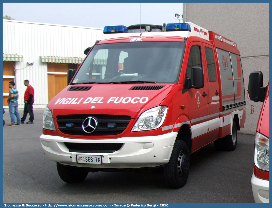 VF 3E8TN
Corpo Vigili del Fuoco Volontari Dro
Mercedes-Benz Sprinter II serie
Allestitore Kofler Fahrzeugbau S.n.c.
Parole chiave: VF;V.F.;Vigili del Fuoco;Vigili;Fuoco;Volontari;Dro;Mercedes;Benz;Sprinter;Kofler;Fahrzeugbau