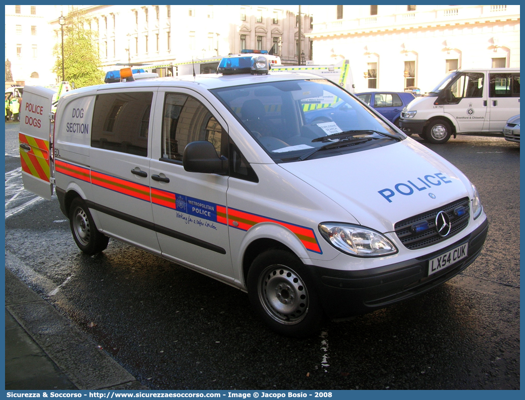 EDL
United Kingdom of Great Britain and Northern Ireland
Metropolitan Police
Mercedes Benz V Klass II generation
Dog Section
Parole chiave: UK;United;Kingdom;Great;Britain;Northern;Ireland;Metropolitan;Police;Mercedes;Benz;V;Klass;Dog;Section