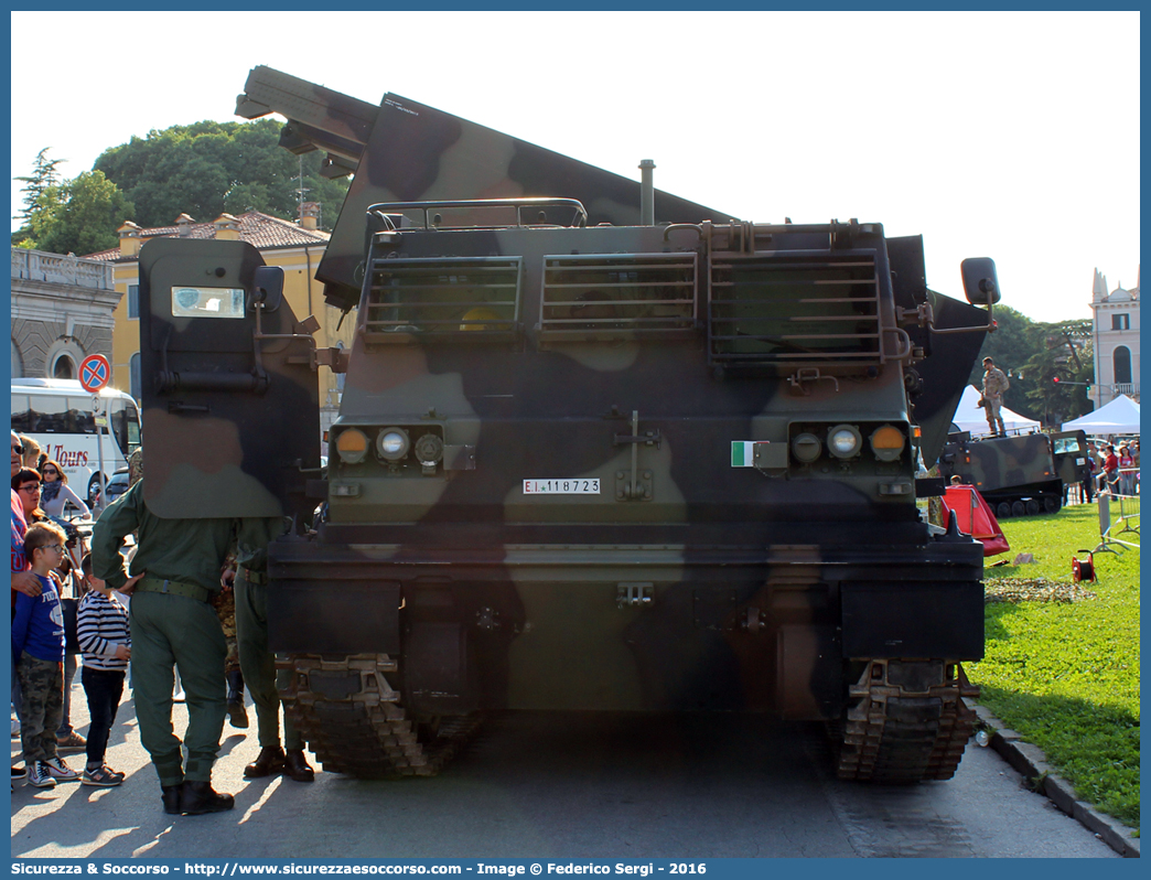 EI 118723
Esercito Italiano
Mezzi da Combattimento
MLRS M270
Parole chiave: EI;E.I.;Esercito;Italiano;Mezzi;da;Combattimento;MLRS;M270