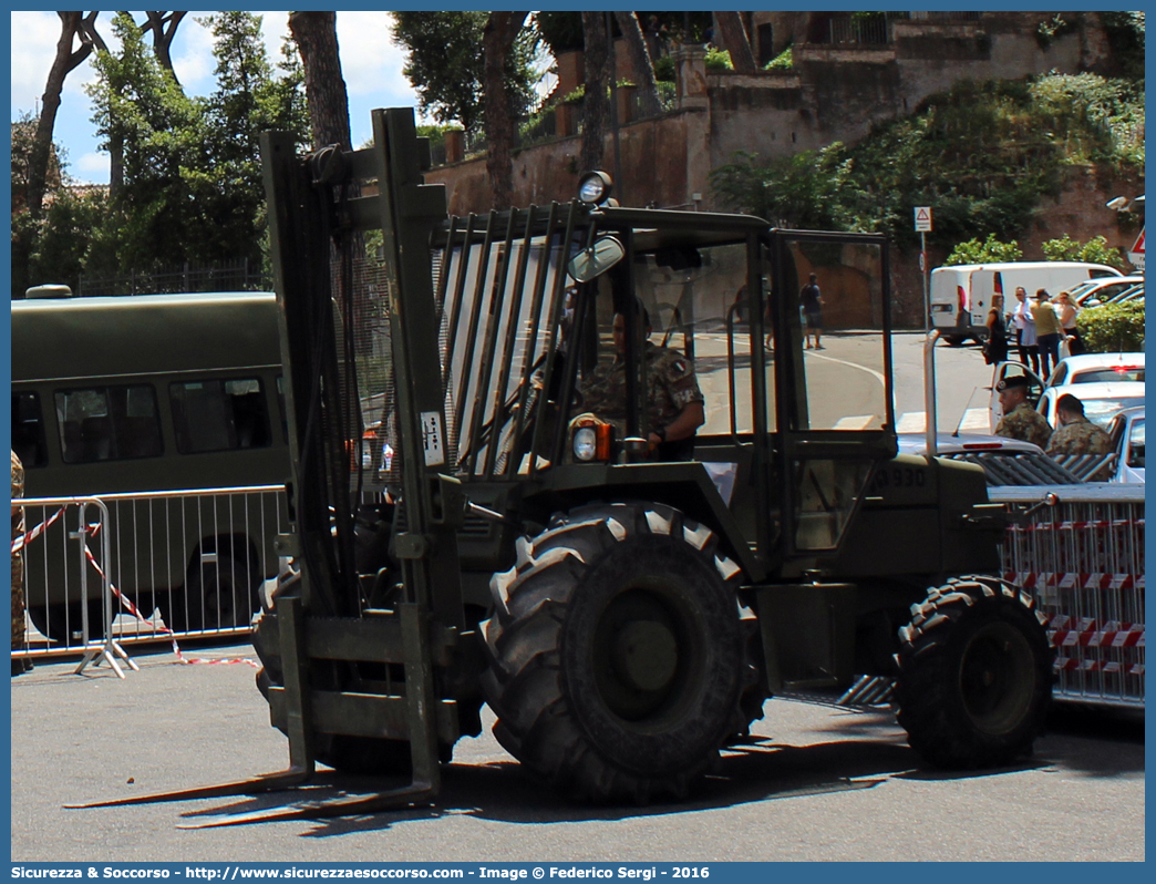 EI 355871
Esercito Italiano
JCB 930
Parole chiave: EI;E.I.;Esercito;Italiano;Mezzi;da;Cantiere;Trasporto;Materiali;Supporto;Logistico;JCB;930