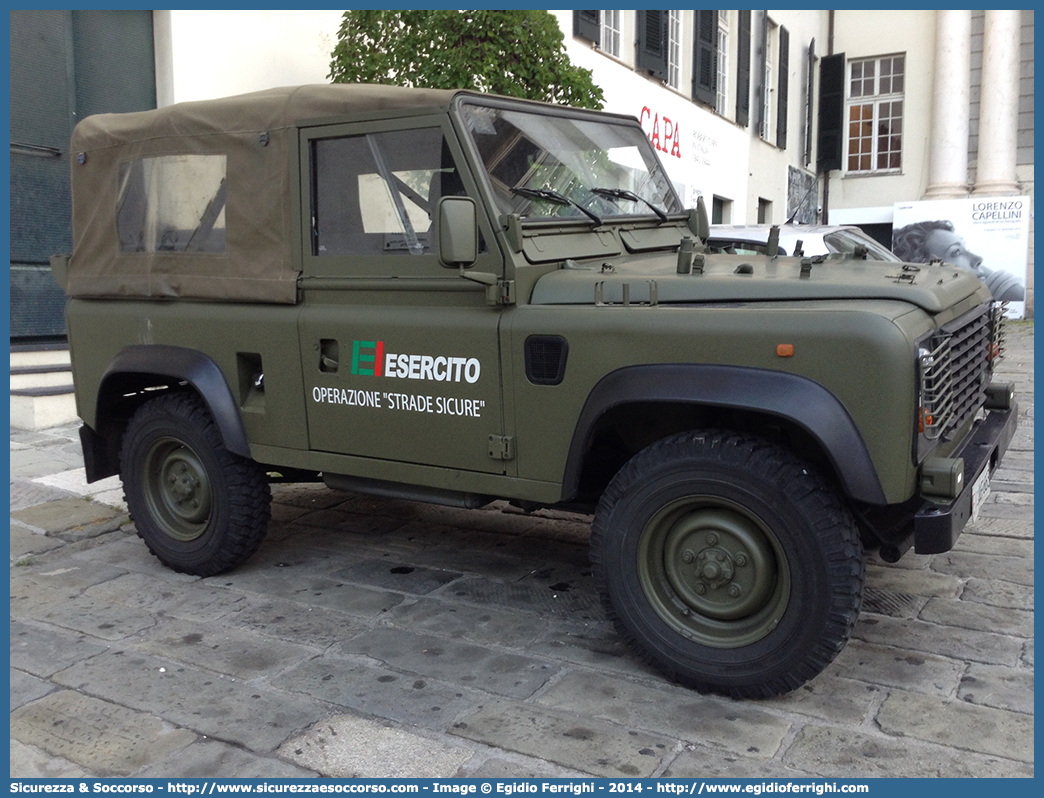 EI AE663
Esercito Italiano
Land Rover Defender 90
Parole chiave: EI;E.I.;Esercito;Italiano;Fuoristrada;operazione;strade;sicure;Land;Rover;Defender;90